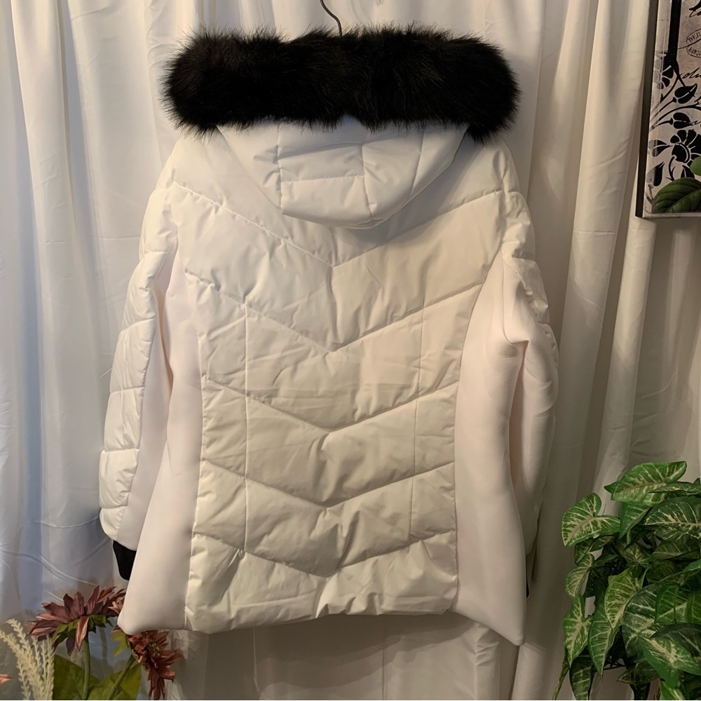 🌷HP🌷❤️🌟Price Drop🌟❤️Michael Kors Snowy White Puffer with Black Faux Fur Trim - Picture 5 of 16
